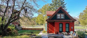 Charming 3-bedroom farmhouse in lovely Kansas City with WiFi Park Front View