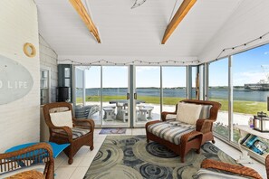 Living area - Waterfront 4-bedroom house in Bourne with WiFi and AC. Panoramic Ocean views. (Bourne)