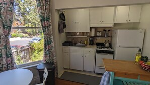 茶具/咖啡用具、冰箱、烤箱、炉灶