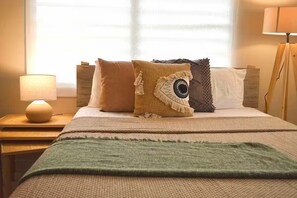 5 habitaciones, tabla de planchar con plancha, wifi y ropa de cama