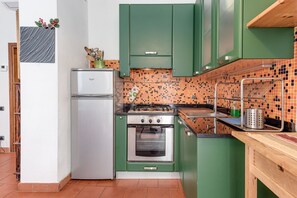 Fridge, microwave, oven, stovetop - Garden House - Sweet Dreams in Florence (Firenze)