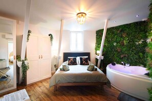 2 bedrooms, iron/ironing board, travel crib, internet