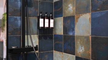 Shower, jetted tub, eco-friendly toiletries, hair dryer