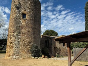Exterior - 16TH CENTURY FARMHOUSE in Masos de Pals. Costa Brava. Capacity 10 people (CT)