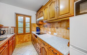 Kühlschrank, Herdplatte, Geschirrspüler