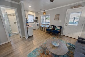 Interior - Quiet Cottage steps away from Fulton Pier | Sleeps 4 (Fulton)