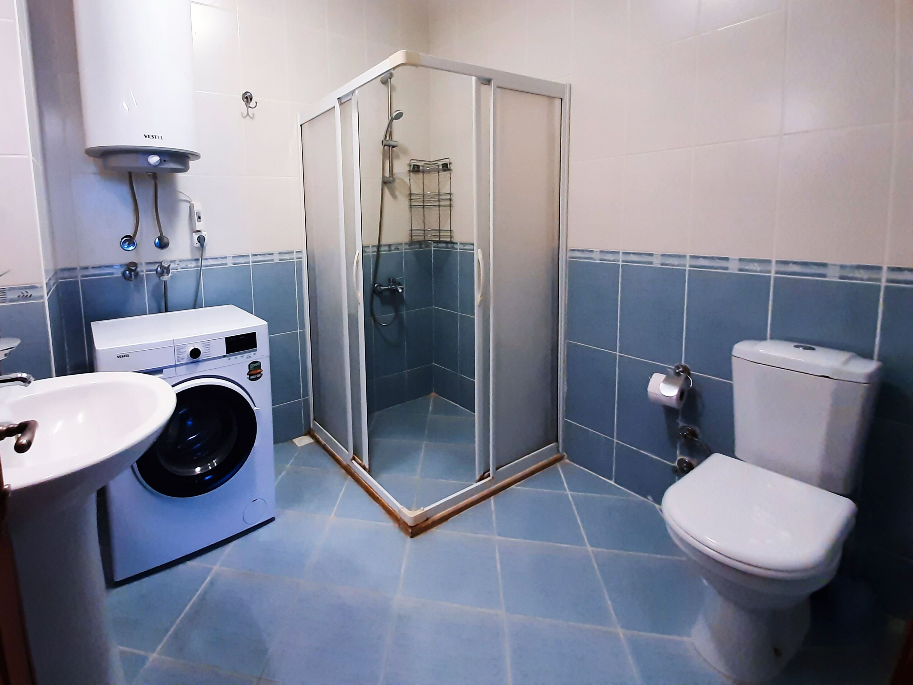 Dúplex Grand, cocina, vista al jardín | Baño