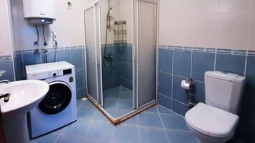 Dúplex Grand, cocina, vista al jardín | Baño