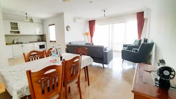 Grand maisonnette, keuken, uitzicht op tuin | Woonkamer