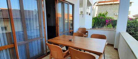 Grand Duplex, Kitchen, Garden View | Terrace/patio