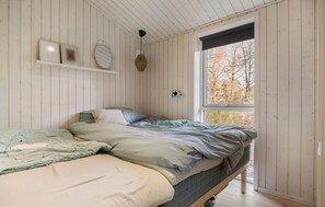 5 bedrooms, travel cot, free WiFi