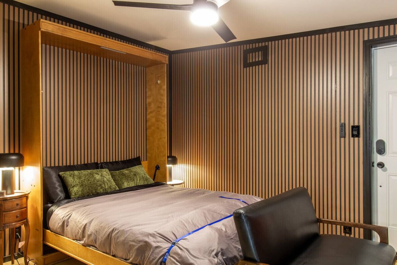 1 soverom, skrivebord, strykejern/-brett og wi-fi