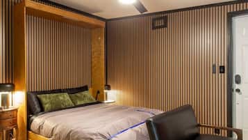 1 bedroom, desk, iron/ironing board, WiFi