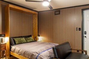 1 bedroom, desk, iron/ironing board, WiFi