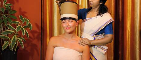 カップル用トリートメントルーム、スチームサウナ、ボディ トリートメント、泥風呂、ホットストーンマッサージ、ディープティシュー マッサージ