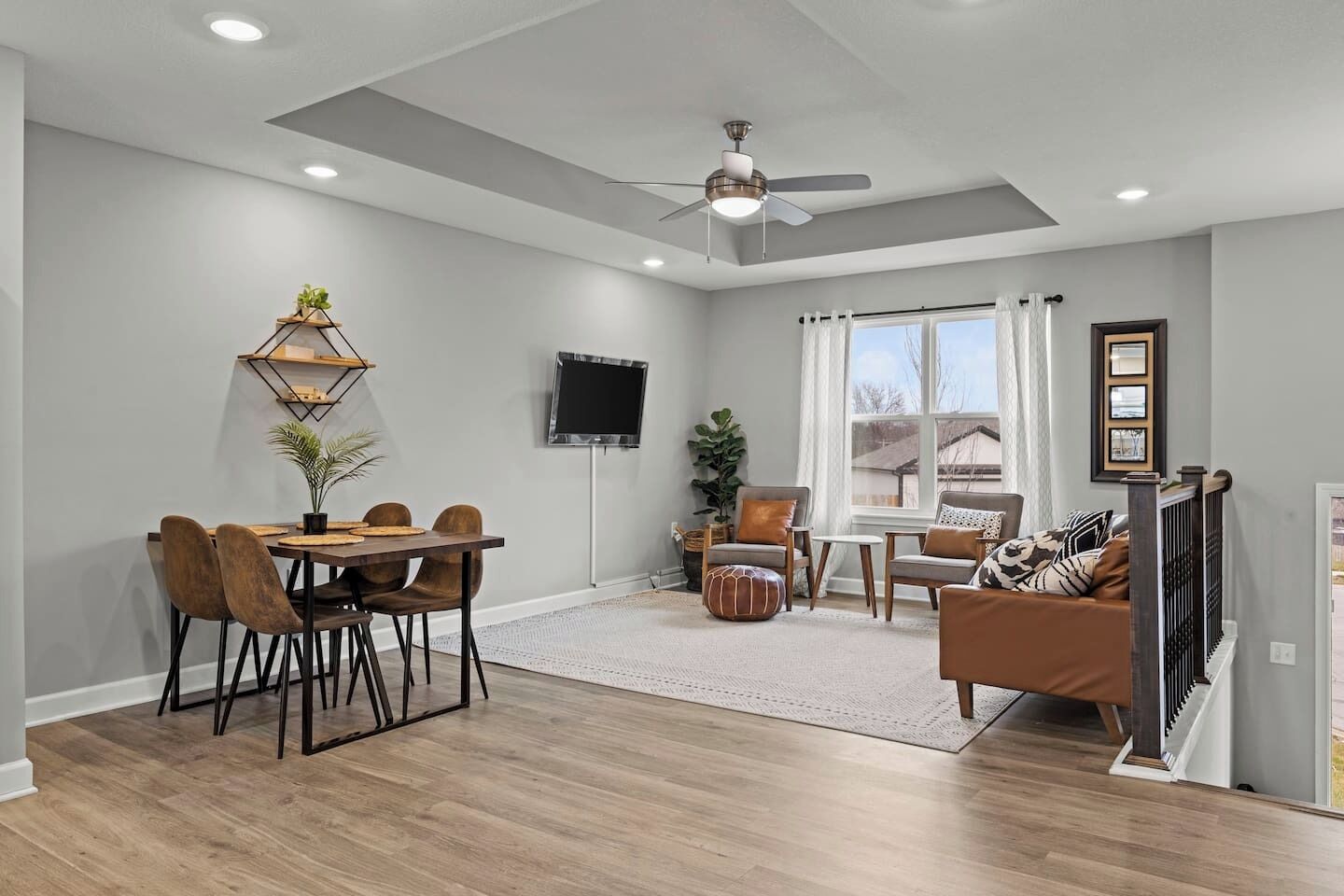 Stylish Midmodern 3 Bed New Build - Upper Level/private Entrance - Belton, MO