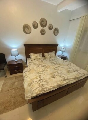 1 bedroom, iron/ironing board, WiFi, bed sheets - Good plan in Dakar, just perfect (Dakar)