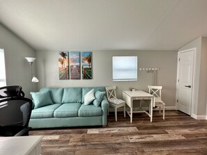 Smart TV - Cottage 23: The Lighthouse - Waterfront Lodging in Downtown Tavares, FL (Tavares)