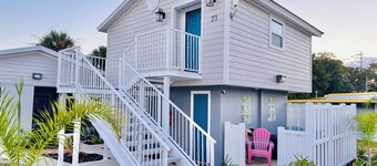 Cottage 23: The Lighthouse - Waterfront Lodging in Downtown Tavares, FL