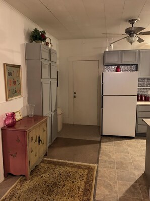 Microondas, horno y placa de cocina