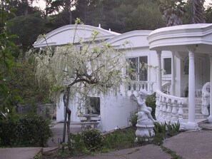 Property grounds - FOR ROMANTICS AND ARTISTS! So peaceful at night, you can hear the stars!!! (Corte Madera)