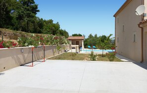 Property grounds - Lovely home in Calvisson (Calvisson)