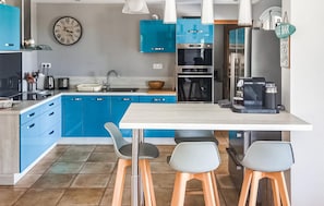 Fridge, microwave, oven, dishwasher - Lovely home in Calvisson (Calvisson)