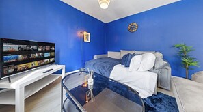 3 bedrooms, iron/ironing board, WiFi, bed sheets - Charming & Spacious 3-Bed Home | Minutes from Angel Station & Vibrant Islington (London)