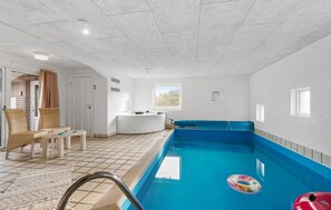 Indoor pool - 5 bedroom nice home in Blåvand (Blåvand)