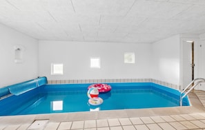 Indendørs pool