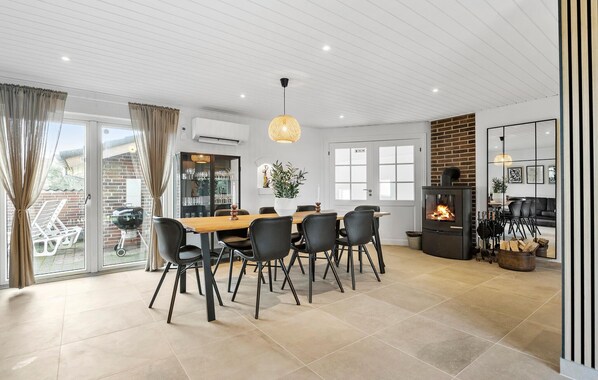 Dining - 5 bedroom nice home in Blåvand (Blåvand)