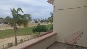 Terrace/patio - Suite Hab. 6, Campo de Golf, En Zona de Hotelería, Playa, Barra & Balcón privado (San José del Cabo)
