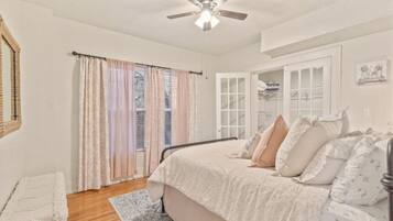 1 bedroom, desk, iron/ironing board, free WiFi