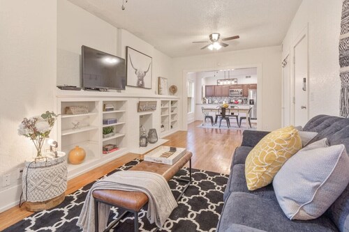 Carson Flats Apt #5 | 1BR • Near BOK• OSU Med•Dtwn