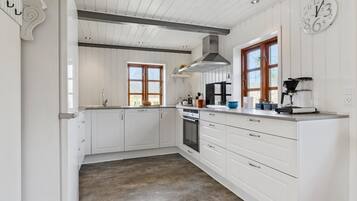 Réfrigérateur, plaque de cuisson, lave-vaisselle, cafetiÚre/bouilloire