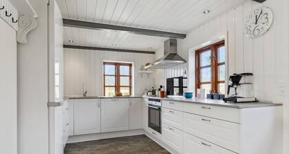 Nice home in Farsø with WiFi