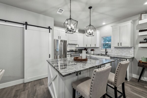 Refrigerador, microondas, horno, placa de cocina