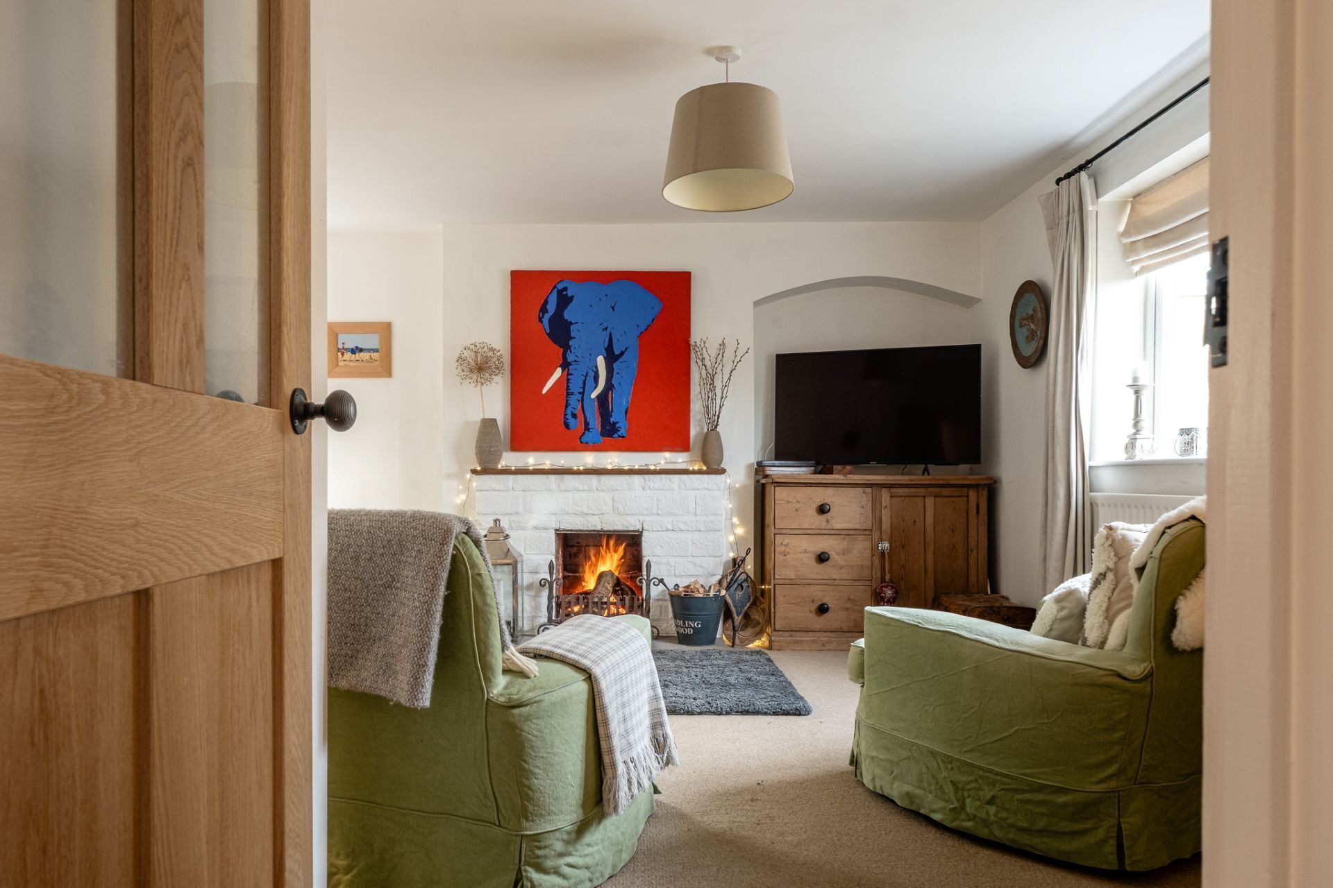 TV, fireplace