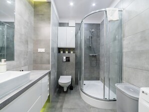Shower, hair dryer, towels - Malta Deluxe - AC - Parking - City View (Poznan)