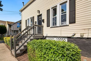Exterior detail - 3 Bedroom Beauty in Bloomfield (Bloomfield)