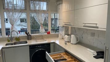 Fridge, oven, stovetop