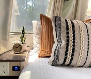 6 habitaciones, tabla de planchar con plancha y cuna de viaje