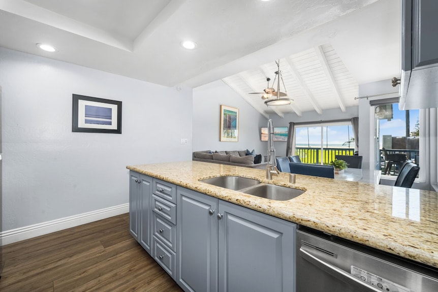 Oceanfront Paradise With Private Beach Access - Newport Beach, CA