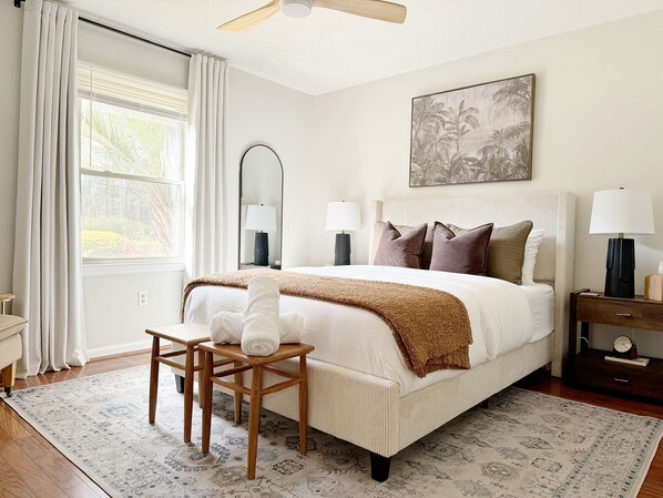 4 bedrooms, desk, iron/ironing board, travel cot