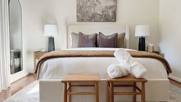 4 Schlafzimmer, Schreibtisch, Bügeleisen/Bügelbrett, Reisekinderbett