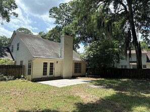 Exterior - Charming Cottage for Family & Dogs near Beach & City (Savannah)
