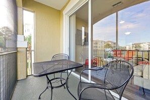 Outdoor dining - Windsor Palms Home - Pool, Theatre & Near Disney (Kissimmee)