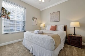 3 bedrooms, travel crib, free WiFi, bed sheets - Windsor Palms Home - Pool, Theatre & Near Disney (Kissimmee)