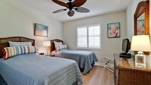2 bedrooms, iron/ironing board, free WiFi, bed sheets - WG-near Beaches and IMG, Pool, Tennis, Pickleball, Shorewalk condo 2 Bedroom/2 Bath lake view (Bradenton)