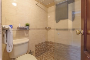 Classic Apartment, 3 Bedrooms, City View, Tower | Bathroom